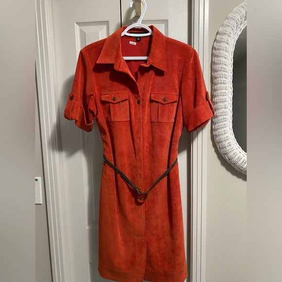 Woman’s shift dress with belt - Picture 1 of 3